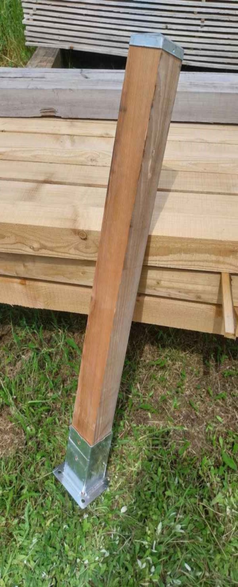 Pied de poteau à boulonner